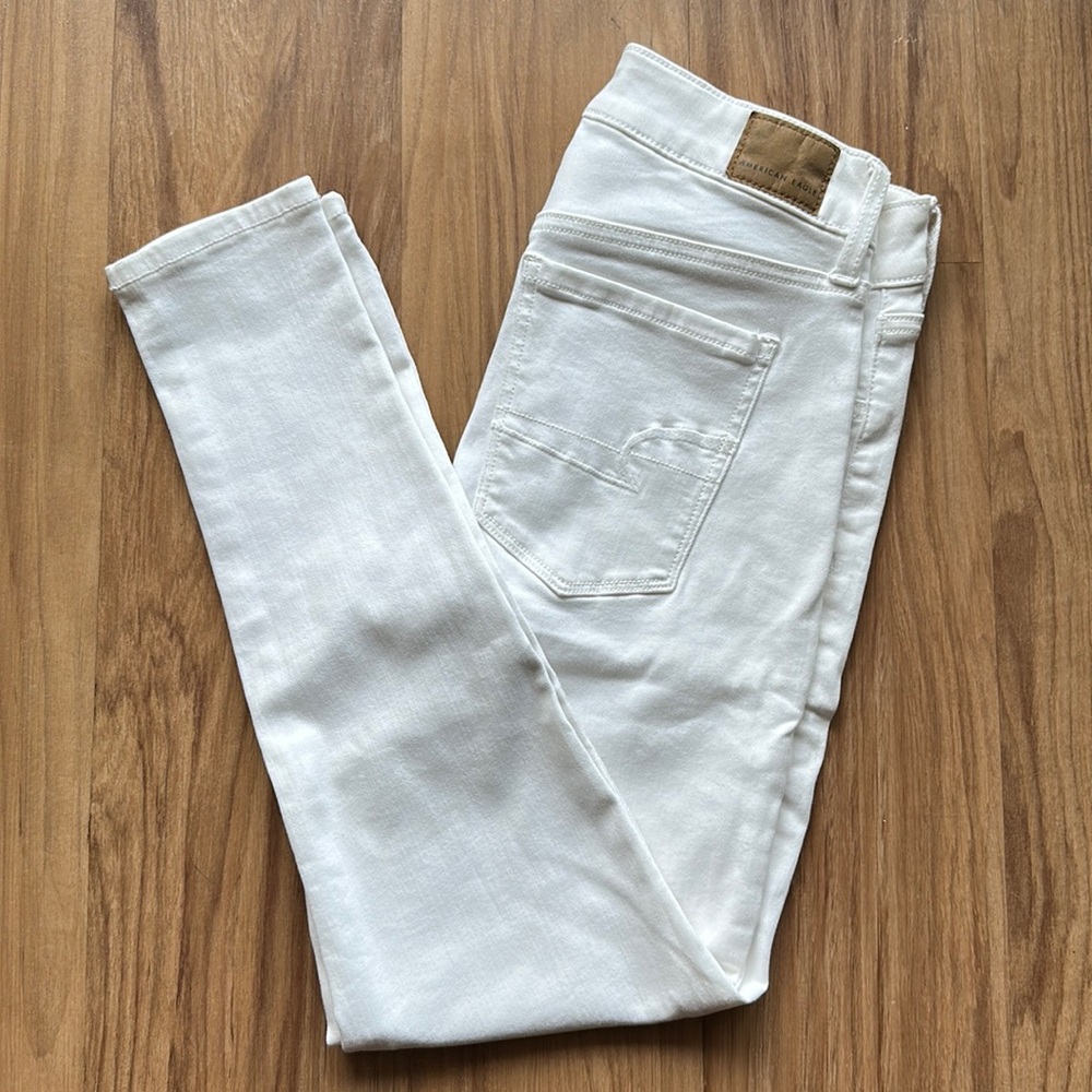 NWOT White American Eagle High-Waisted Jeans, Size 4S